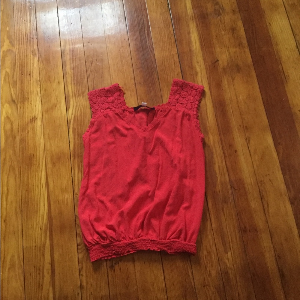 Red scalloped and lace tank - Picture 2 of 2